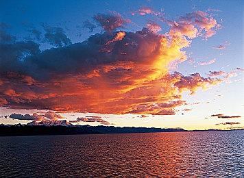 《Neyasnoe》8月29日steam发售 街道巡游探索